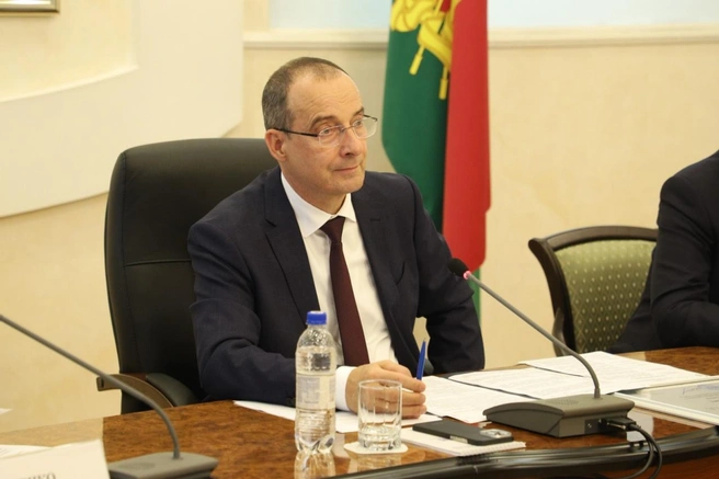 Объем законопроекта с приложениями составил 3609 листов | Источник: пресс-служба Законодательного Собрания Краснодарского края