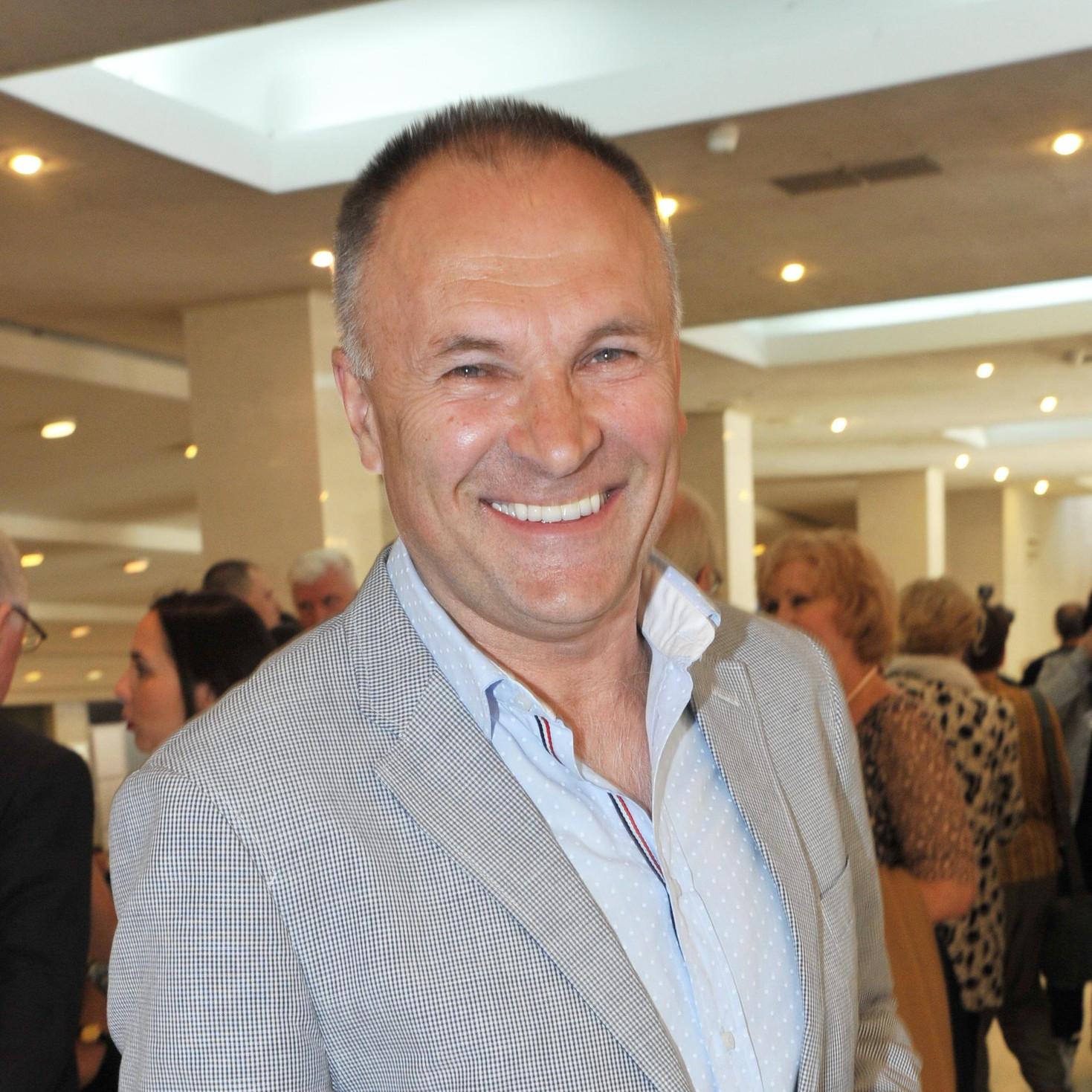 Сын погиб, старшая дочь отреклась, а младшая родилась, когда ему было 58. Три семьи Владимира Литвинова