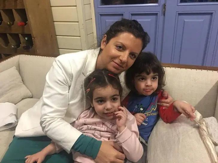 Маргарита Симоньян со старшими детьми | parents.ru