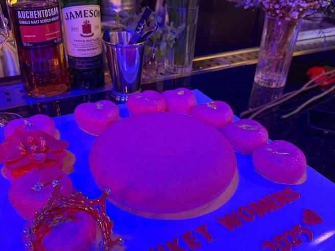 Торт был продан, и участницы не смогли его попробовать | Источник: Анна Данилова