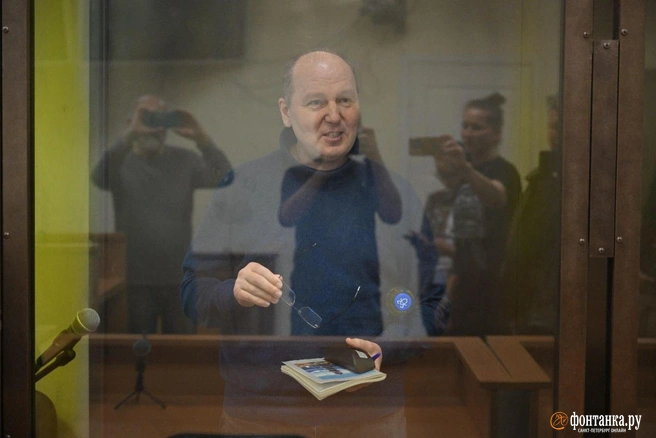 Бывший опер получил 14 лет в Петербурге. Ему вменяли порчу стен и желание вступить в легион* | Источник: Андрей Бок / «Фонтанка.ру»