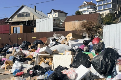 Чиновников Сочи наказали за скопления мусора на улицах