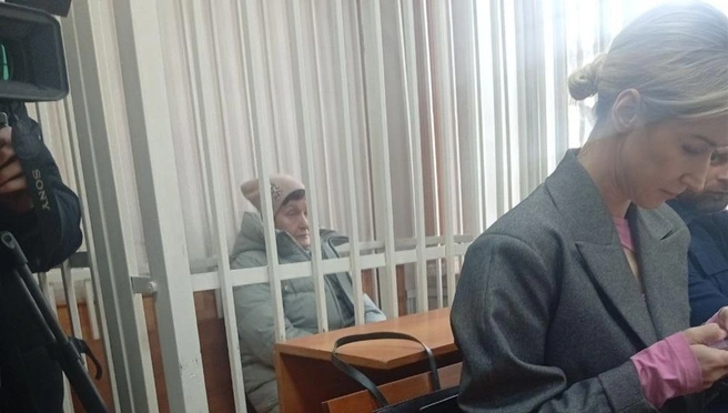Одна из женщин, охранявших школу | Источник: «Прима»