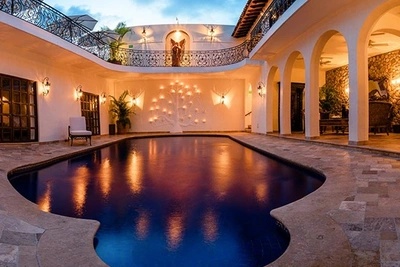 Бывший дом Тейлор и Бёртона в Пуэрто-Вальярте уцелел в беспорядках