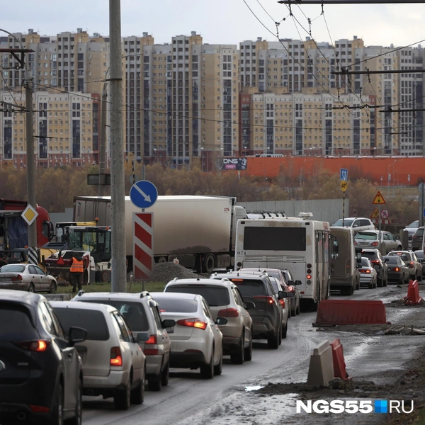 Пробки по-прежнему на месте  | Источник: Евгений Софийчук / NGS55.RU 