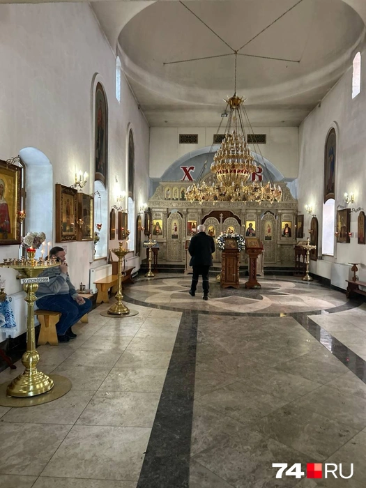 Вечернюю службу в храме отменили | Источник: Татьяна Стриганова