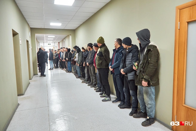 В России планируют ужесточить контроль за здоровьем мигрантов. В Госдуму внесут три законопроекта | Источник: Роман Данилкин / 63.RU