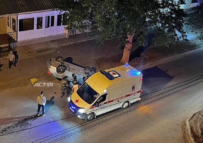 Очевидцы опубликовали кадры с места аварии в соцсетях | Источник: «АСТ-54» во «ВКонтакте»