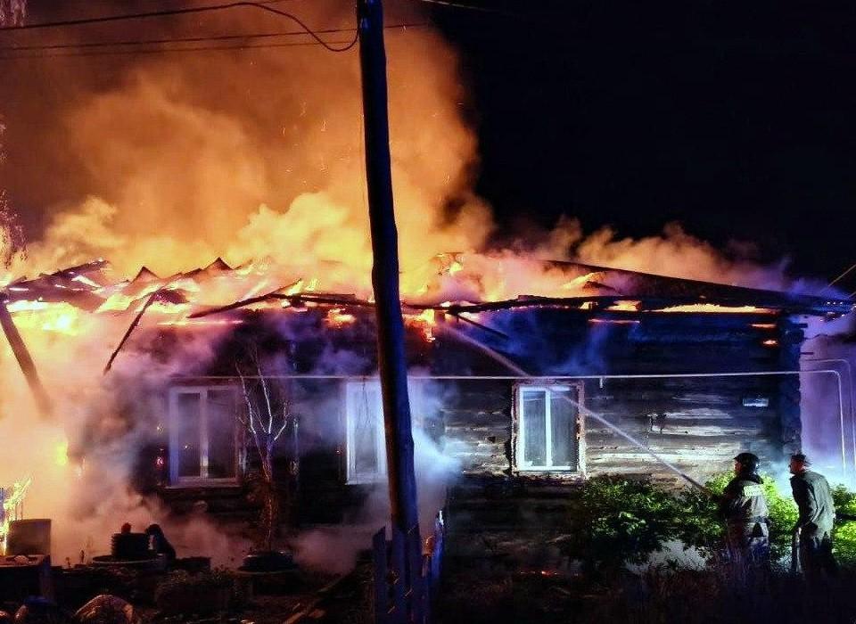 Две маленькие девочки попали в больницу после пожара в Челябинской области