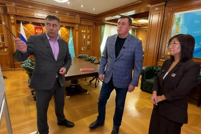 Губернатор поручил привести в порядок подвалы и дороги Макарова