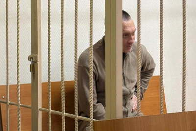 Суд над обвиняемым в стрельбе в отеле Новосибирска