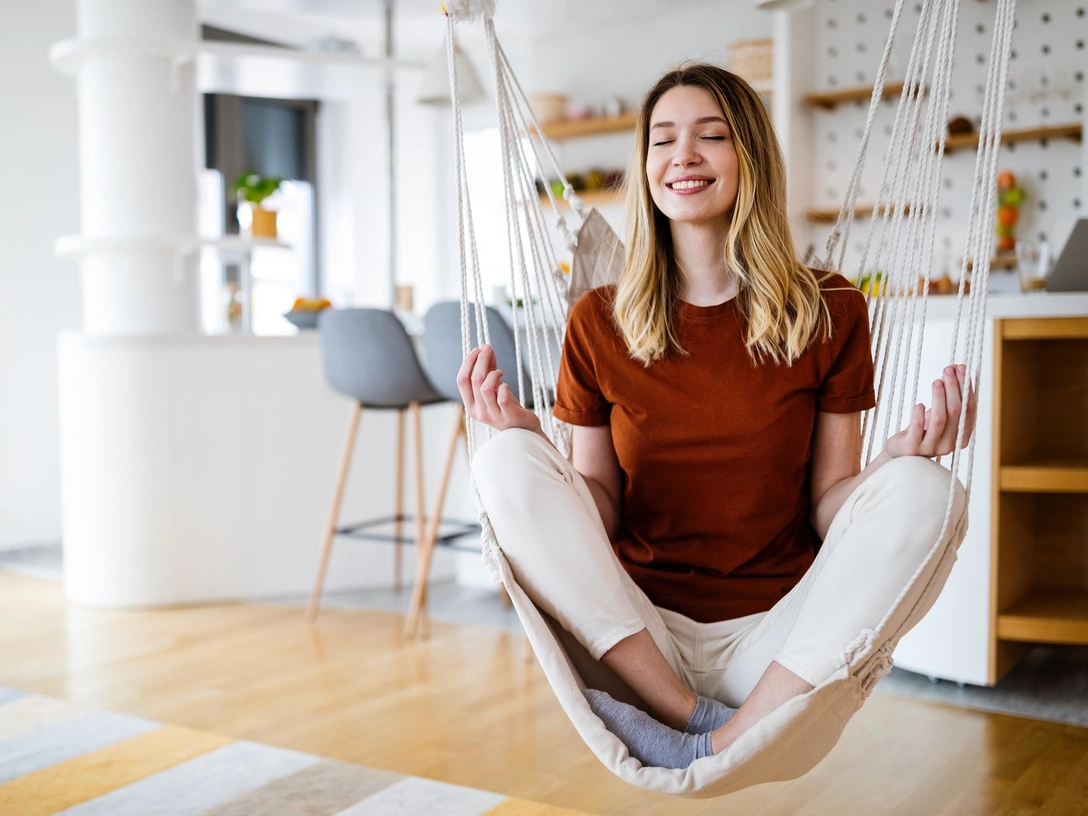 Как улучшить энергетику дома: 6 простых способов избавиться от негатива | marieclaire.ru