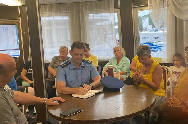 В Городце прокуратура принимает заявления от туристов, которые не смогли продолжить путь из-за аварии | Источник: Приволжская транспортная прокуратура