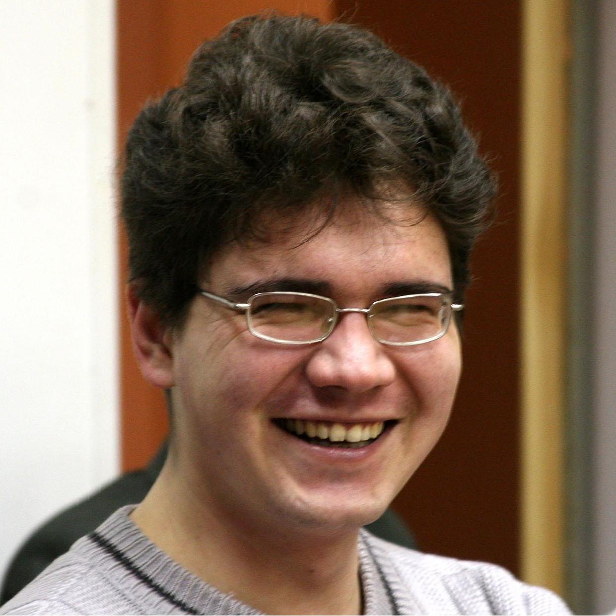 <p>Андрей Петров</p>