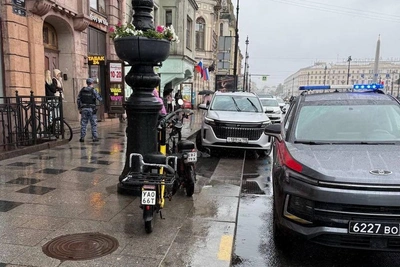 Приятели выясняли отношения бутылкой у петербургского ломбарда
