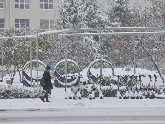На тротуарах накопился заметный слой снега. | Источник: Александр Ощепков