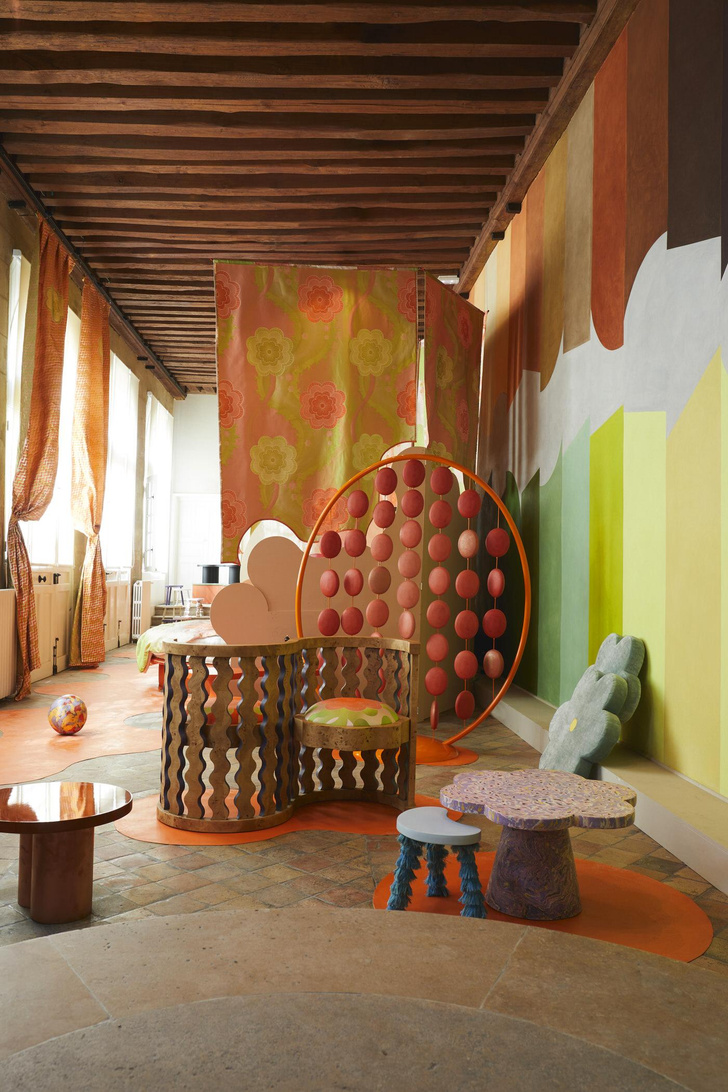Think Pink: яркая мебель студии Uchronia в Париже