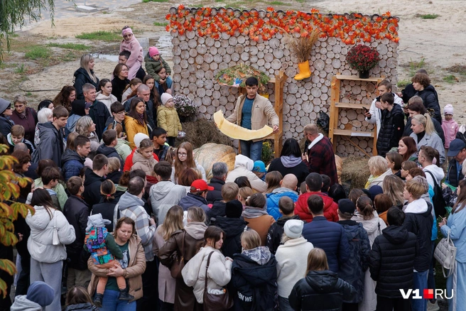 Кто-то приходил даже с маленькими детьми | Источник: Алексей Волхонский / V1.RU