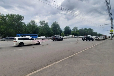 На Байкальской сделали въезды к остановкам через пробку