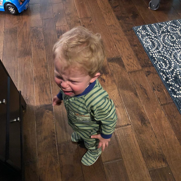 Почему ребенок плачет - фото