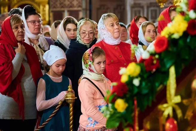 Встретить светлый праздник пришли югорчане всех возрастов | Источник: Руслан Кухарук / T.me
