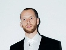 Больше ста тысяч рублей за лечение и личные консультации пациентов: как работает Антон Криворотов