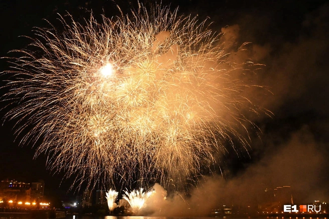 Если салют решат проводить, то он продлится минимум 12 минут | Источник: Дмитрий Емельянов / E1.RU