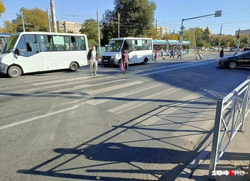 Куда деваться пешеходам? | Источник: Антон Васильченко / 164.RU