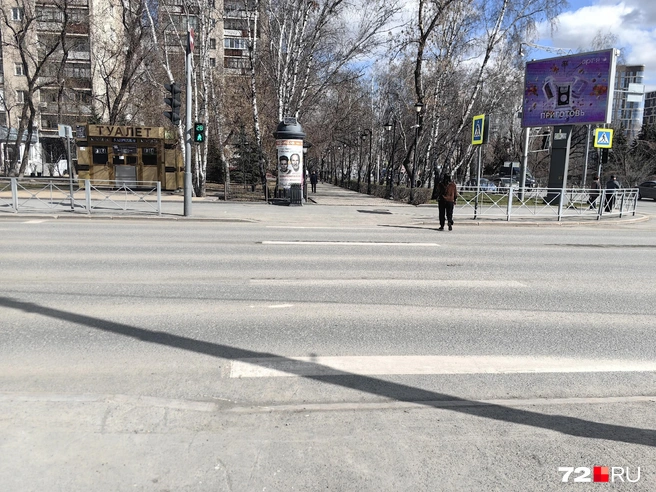 Центр города, Ленина. Эту дорогу, конечно, реконструируют в рамках третьего этапа реконструкции улицы, но пока на это денег нет  | Источник: Павел Красоткин / 72.RU 