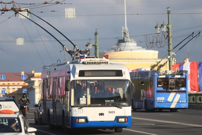 Авария у Дворцовой площади скорректировала маршруты троллейбусов