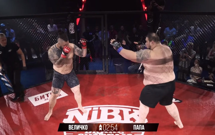 212-килограммовый российский боец по прозвищу «Папа» победил в своем первом бою MMA за 20 секунд (видео)