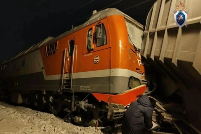 Сход 10 вагонов на СвЖД: локомотив столкнули, маршруты изменены