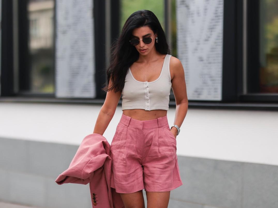 Удлиняют ноги и стройнят: 5 моделей шорт, которые можно носить в городе | marieclaire.ru