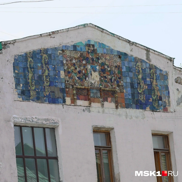 Авторство панно на доме на Кремлевской набережной приписывают Михаилу Врубелю  | Источник: Артем Устюжанин / MSK1.RU