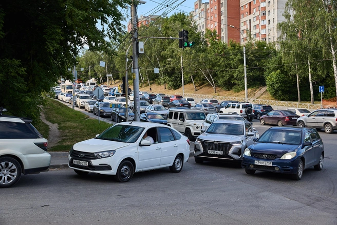 На фоне бензиновых ограничений и очередей в Новосибирске вырос спрос на установку газобалонного оборудования | Источник: Александр Ощепков / NGS.RU