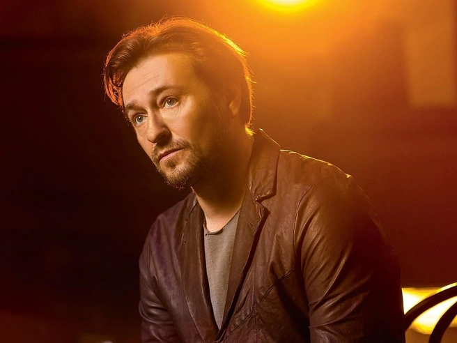 За маской всегда собранного актера, который с легкостью цитирует стихи в интервью, скрывается совсем не простой человек | Источник: s_bezrukov / Instagram.com (экстремистская организация, деятельность запрещена на территории РФ)