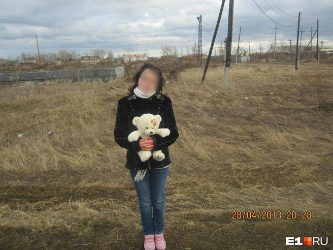 Будущая жена Семенова была совсем ребенком, когда он ее совратил. Родители девочки написали заявление в полицию, и его посадили | Источник: читатель E1.RU