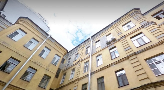 Двор дома 13 на Большой Морской | Источник: «Яндекс.Карты»