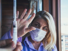 В России предложили наказывать тех, кто призывает не вакцинироваться