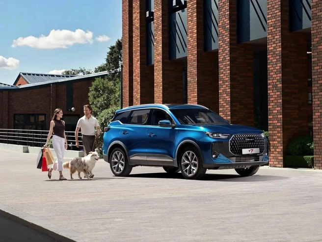Матчасть у Tenet T7 та же, что у Chery Tiggo 7L: длина кузова — чуть более 4,5 м, колесная база — 2,67 м, двигатель — 1,6-литровый (150 л. с.) с турбонаддувом, коробка передач — семиступенчатый «робот». Вероятно, будет и полный привод (Tiggo доступен с ним) | Источник: «АГР Холдинг»