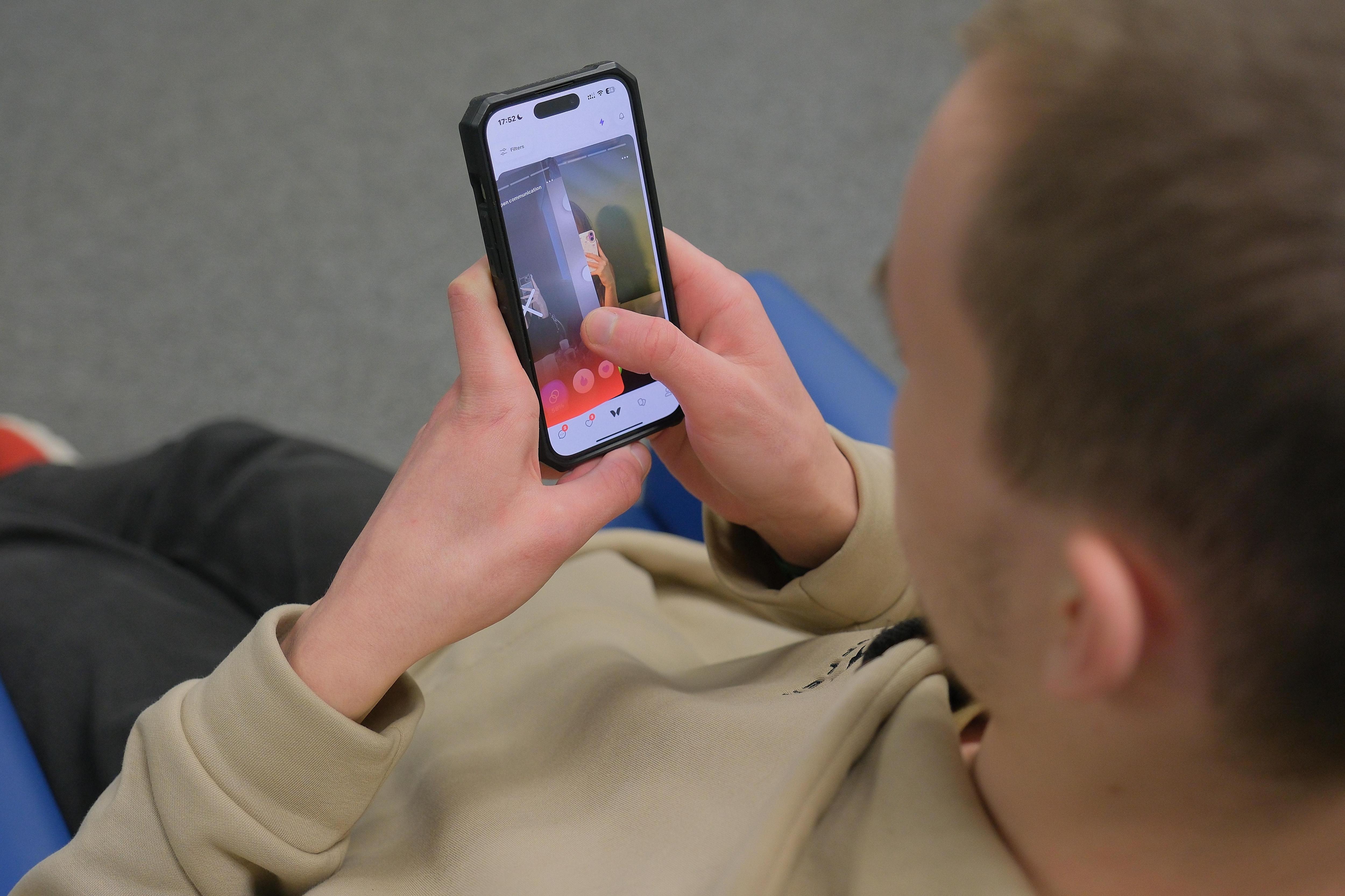 Сначала цветочки, потом поговорим: как выглядят знакомства в интернете для парня эксперимент журналиста 59.RU