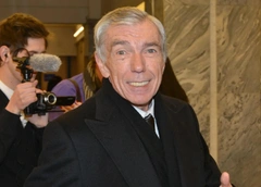 Тяжелая форма пневмонии и низкая сатурация: телеведущего Юрия Николаева спасают врачи