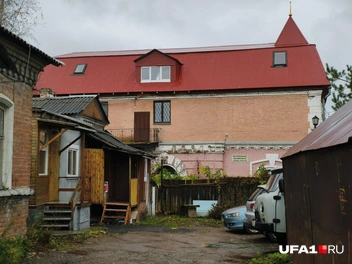 Видно, что мансарда как будто не своя | Источник: Булат Салихов / UFA1.RU