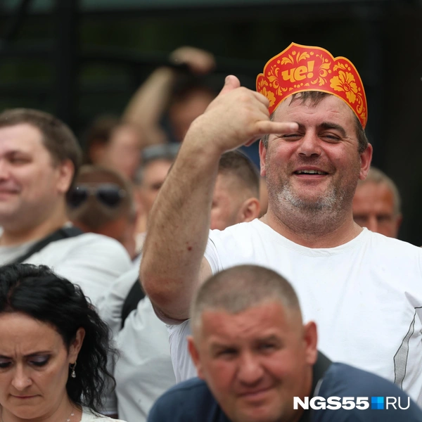 Группа поддержки ярая | Источник: Евгений Софийчук / NGS55.RU