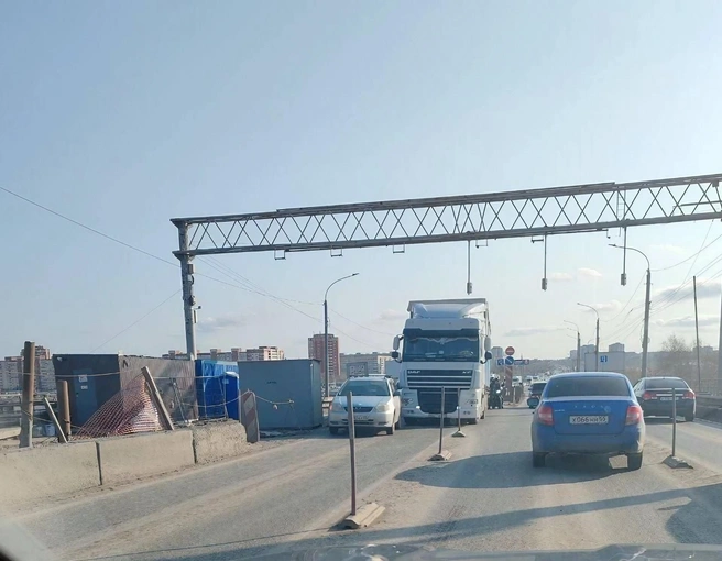 Пробки образовались из-за небольшой аварии | Источник: «Омский новостной поезд» / T.me