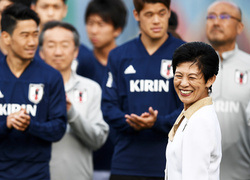Кто такая японская принцесса Хисако Такамадо (и почему она болеет за футбол)