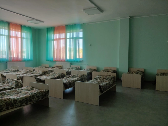 Классическое расположение кроваток — навевает воспоминания, которые могли утечь с годами | Источник: Мария Умнова / V1.RU