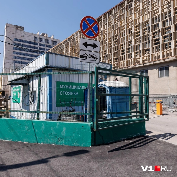 Тротуар уложили совсем недавно | Источник: Алексей Волхонский / V1.RU