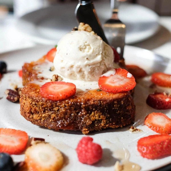 Французские тосты с хрустящей карамелью и ванильным соусомСладкий рецепт для воскресного завтрака с семьей — дети будут в восторге!Полный рецепт французских тостов с хрустящей карамелью и ванильным соусом читайте по ссылке.