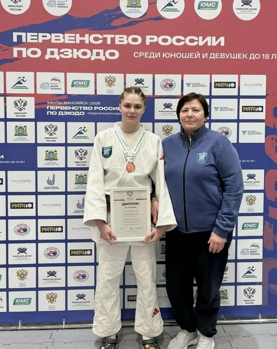 Дзюдоистка Анастасия Добровольская и ее тренер Татьяна Беляева | Источник: Клуб дзюдо «Турбостроитель»